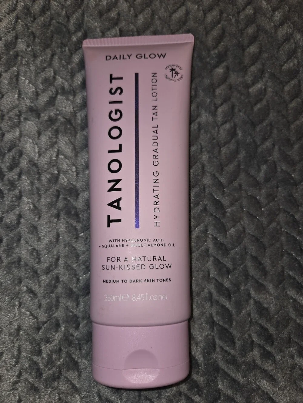 Tanologist Daily Glow Hydrating Gradual Tanning Lotion Med To Dark